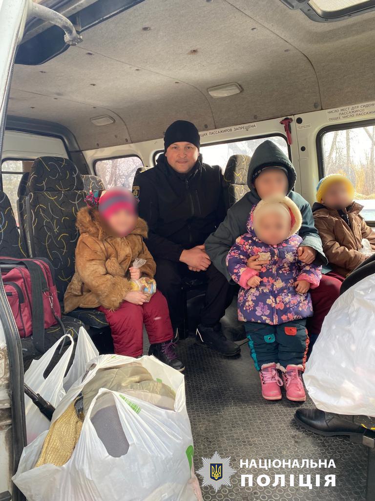 Вилучили маленьких дітей, які проживали у бруді та холоді з родини на Харківщині